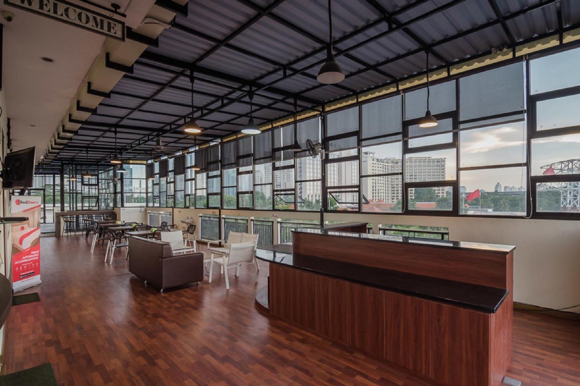 Reddoorz Plus Near Semanggi Jakarta Exterior photo